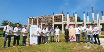 Sinar Mas Land melalui Yayasan Muslim Sinar Mas Land (YMSML) kembali menyalurkan 440 hewan kurban dalam rangka merayakan Hari Raya Iduladha 1444 H. Penyerahan hewan kurban ini dilakukan secara simbolis oleh perwakilan YMSML dan Tim CSR & Green Initiatives Sinar Mas Land pada Rabu (28/6) lalu di Masjid Islamic Centre, Kota Tangerang Selatan dan Masjid Raya Raudhatul Jannah, Pagedangan, Kabupaten Tangerang.