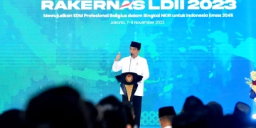 Presiden Joko Widodo secara resmi membuka Rapat Kerja Nasional Lembaga Dakwah Islam Indonesia (LDII) Tahun 2023 dan peresmian Gedung Serbaguna Minhaajurrosyidiin di Grand Ballroom Gedung Serbaguna Minhaajurrosyidiin, Jakarta, pada Selasa, 7 November 2023. Foto: BPMI Setpres/Rusman
