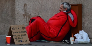 homeless-man-833017_1280