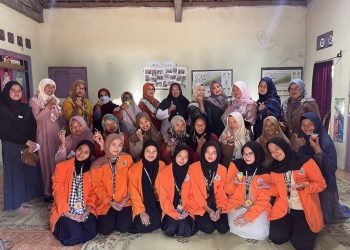 Sosialisasi Pembuatan Lilin dari Minyak Jelantah oleh Mahasiswa KKN UAD Periode 135 UNIT I.A.3