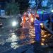 Hujan deras yang mengguyur sebagian wilayah Jakarta, menimbulkan genangan setinggi 30 hingga 40 sentimeter di Jalan Raya Jambore, Cibubur, Kecamatan Ciracas, Jakarta Timur, Selasa (23/4) sekitar pukul 18.00.