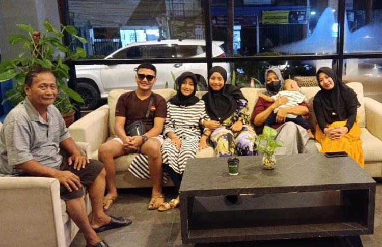 Artis Anggit Wp Ajak Keluarga Liburan ke Semarang, Nikmati Pesona Kota Lestari