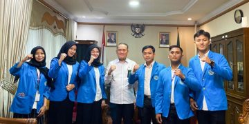 Mahasiswa MBKM UIN STS Jambi bersama Ketua Pengadilan Tinggi Jambi