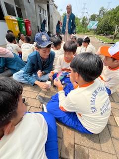 Pembuatan Kreativitas Celengan Botol Plastik