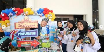 Kunjungan mahasiswa keperawatan UNAIR di Stand PIMNAS PKM-KI Ke-37