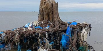 Sampah di Pantai