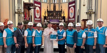 Kunjungan ke Gereja Katedral Santa Maria d Direktur Distribusi PLN, Adi Priyanto dan General Manager PLN UID Jakarta Raya, Lasiran beserta manajemen PLN UID Jakarta Raya disambut hangat oleh Romo Yohanes Deodatus SJ.