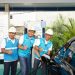 Dari kanan - General Manager PLN UID Jakarta Raya, Lasiran, Senior Manager PLN UID Jakarta Raya, Inu Suprianto dan Senior Manager Komunikasi dan Umum PLN UID Jakarta Raya, Haris Andika sedang mengisi kendaraan listrik di SPKLU Rest Area KM 6 Jalan Tol Jakarta - Bekasi Timur.