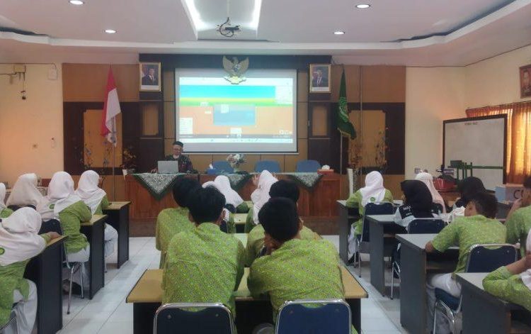 Dosen UIN Sunan Kalijaga Gelar Pengabdian Masyarakat untuk Siswa MAN 2 Bantul