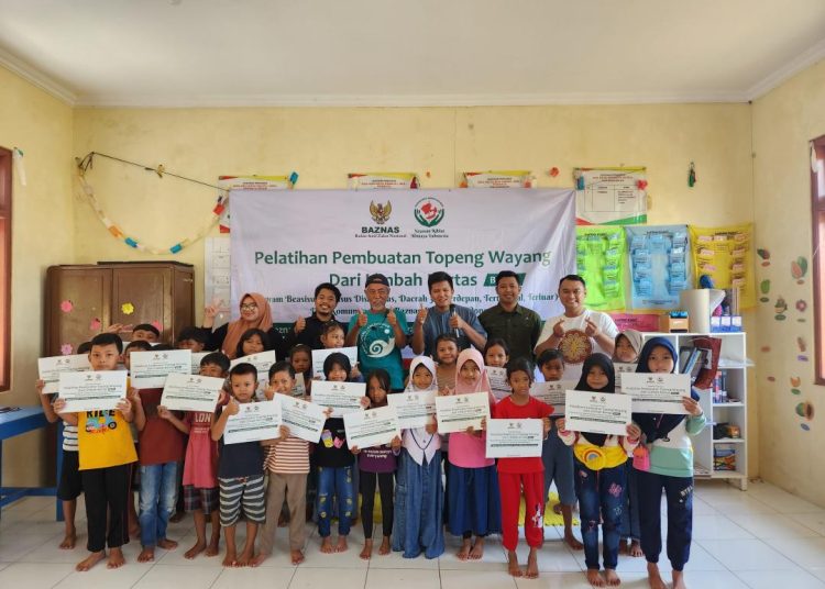 Penyaluran Beasiswa Pendidikan Inklusif bagi Pemuda dan Remaja Disabilitas melalui Pelatihan Pembuatan Topeng Wayang Limbah Kertas Batch 1