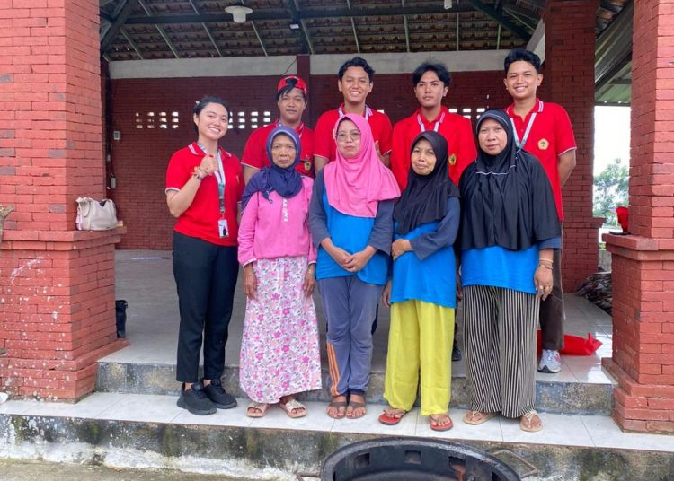 Inovasi Tong Pembakaran Sampah Minim Asap Bantu Warga Dusun Kembang Kelola Sampah Lebih Efisien