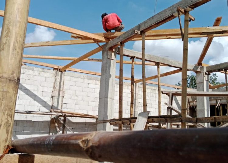 Renovasi Terus Dikebut: Progres Pembangun Atap Masjid MAN 2 Bantul