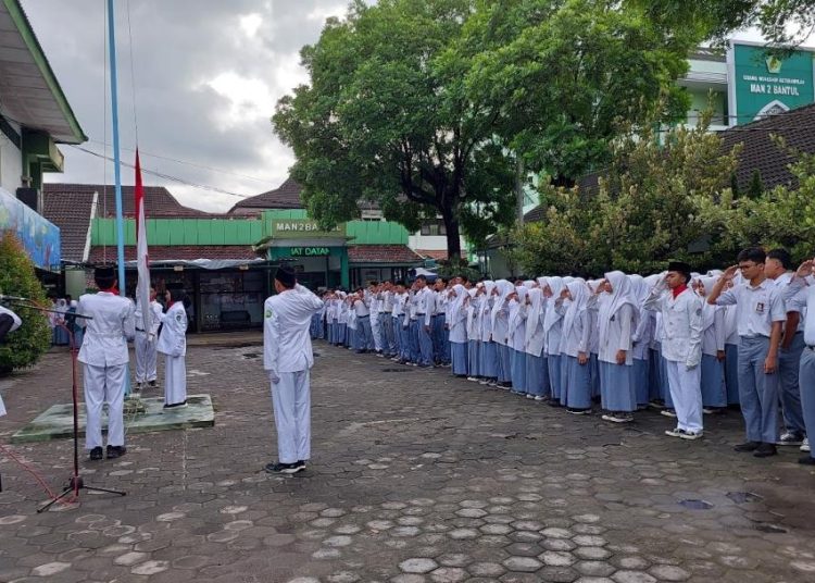 MAN 2 Bantul Gelar Upacara Bendera dengan Pesan Madrasah Ramah Anak