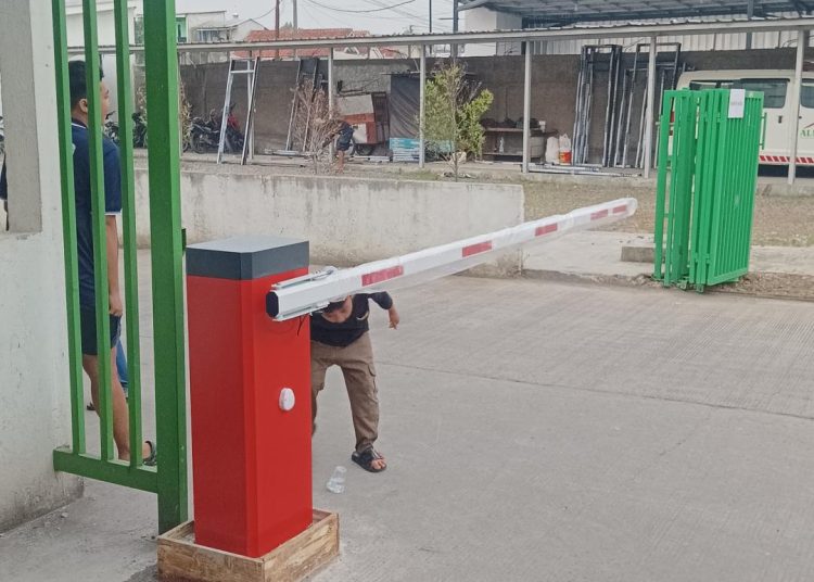 Palang Parkir Otomatis