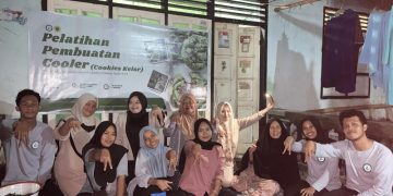 Mahasiswa KKN PMD Universitas Mataram Desa Aikmel Timur