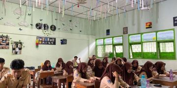 Ujian Sumatif Akidah Akhlak Kelas XI B MAN 2 Bantul Berjalan Lancar