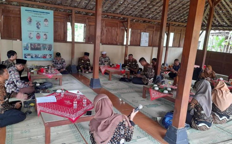 Guru SKI MAN 2 Bantul Hadiri Kegiatan MGMP SKI MA DIY Bahas Penguatan Pendidikan