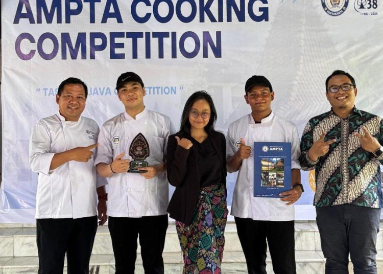 Kreasikan Opor Ayam dengan Tampilan Modern, Mahasiswa FIB Udinus Raih Juara 1 di Kompetisi Memasak Nasional