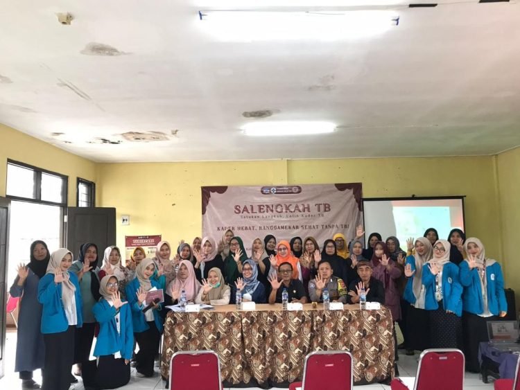 Gambar Kegiatan SALENGKAH TB di Kelurahan Ranggamekar, Kecamatan Bogor Selatan, Kota Bogor pada 6 Februari 2025 (Sumber: PBL Kelompok 12)