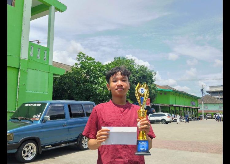 Kembali Harumkan Madrasah, Siswa MTsN 6 Bantul Juara 1 Poster