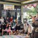 Gambar 1. Penyampaian materi sosialisasi BUDIKDAMBER oleh mahasiswa Akuakultur Fakultas Perikanan dan Kelautan Universitas Airlangga