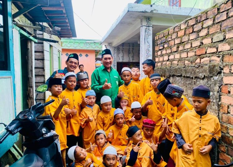 Penyerahan Seragam TPA dan Al-Qur'an dari Ketua Wilayah GERAKAN PEMUDA AL WASHLIYAH kepada TPA Miftahul JANNAH