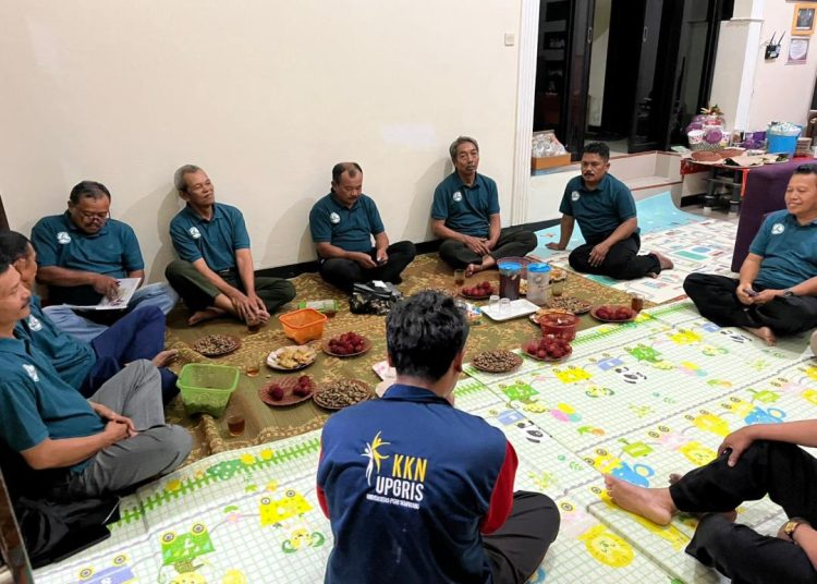 KKN MANDIRI UPGRIS KELOMPOK 84 TAHUN 2025 Sabtu 1 Februari 2025 Melaksanakan rapat koordinasi bersama GAKPOTAN NGUDI REJEKI Desa Gesing dalam rangka meningkatkan pemasaran produk Kopi Robusta Asli Gesing dengan menerapkan Literasi Digital seperti penggunaan E-Commerce Shopee dan Aplikasi Canva untuk membranding produk kopi Gesing yang menjadi komoditas utama petani di Desa Gesing, dengan adanya rapat koordinasi tersebut diharapkan dapat memberi solusi petani dalam memasarkan kopi robusta yang telah di olah