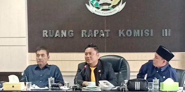 Rapat Terbatas "Besok Pemkot Palembang dan Komisi III DPRD Kota Palembang akan pasang Plang Penutupan di Hotel Parkside's"