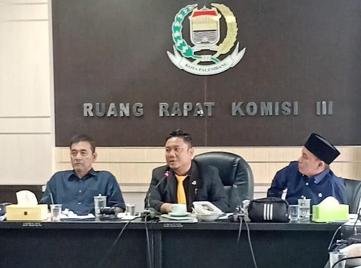 Rapat Terbatas "Besok Pemkot Palembang dan Komisi III DPRD Kota Palembang akan pasang Plang Penutupan di Hotel Parkside's"