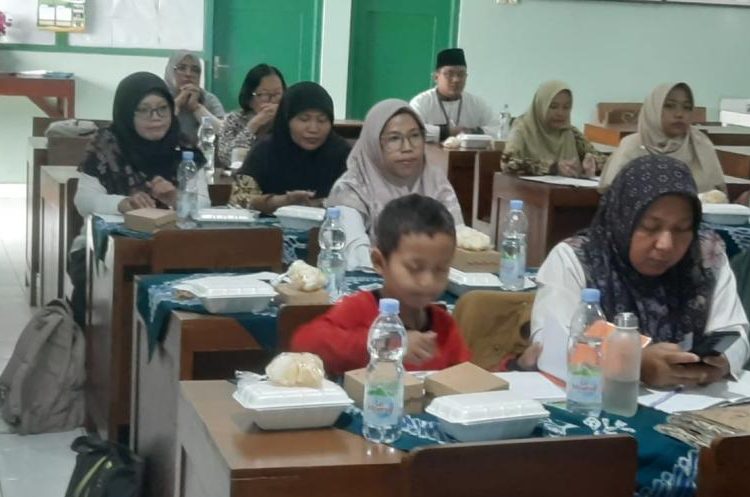 Guru Bahasa Jawa MTs N 6 Bantul Ikuti MGMP Kabupaten untuk Susun Asesmen Madrasah