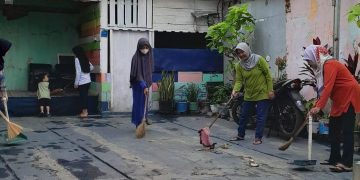 Warga Rw06 Kelurahan Kebon Gedang Kompak Melaksanakan Kegiatan Jumat Bersih