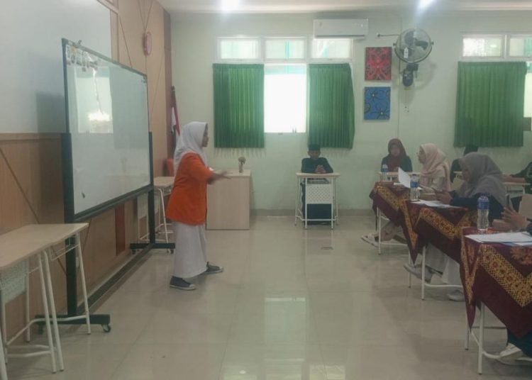 Siswi MTsN 6 Bantul Penuh Semangat Ikuti Lomba Puisi dalam Ajang Festival Pelajar Muslim Yogyakarta