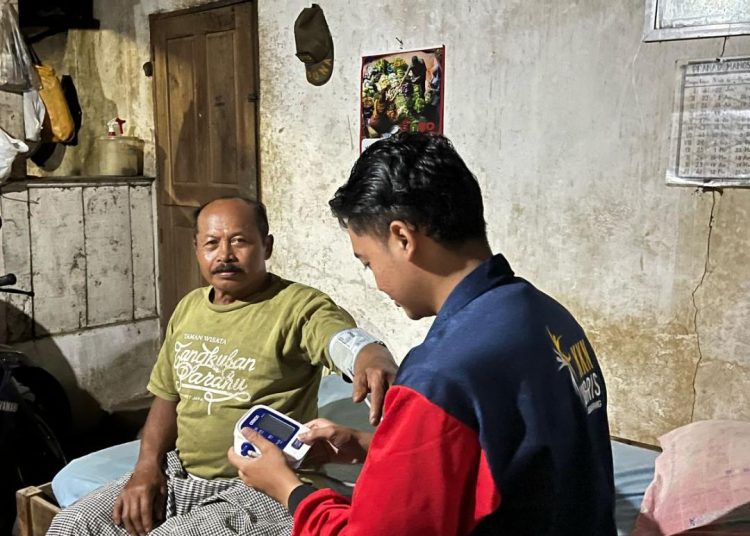 Deteksi Dini Hipertensi Pada Warga Desa Gesing