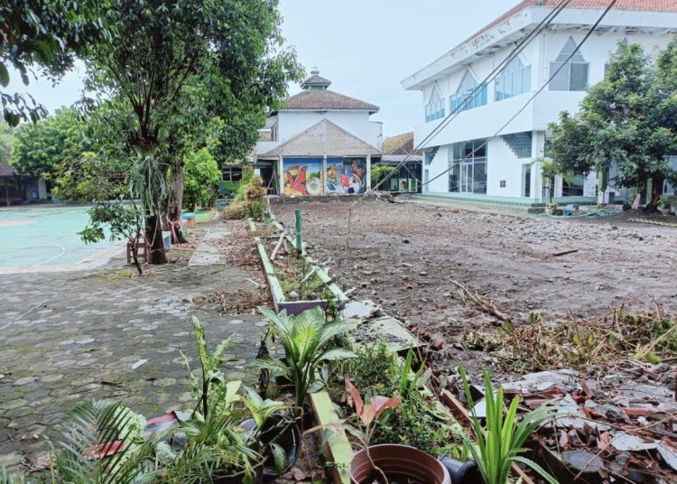 Hari ke-10 Pembongkaran Gedung MTsN 6 Bantul Telah Rata dengan Tanah