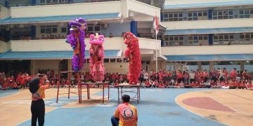 Meriahkan Imlek dengan Pertunjukan Barongsai
