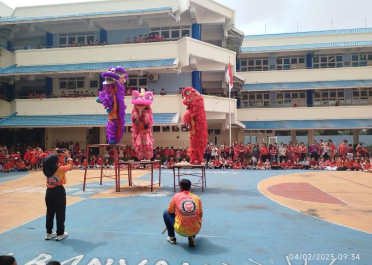 Meriahkan Imlek dengan Pertunjukan Barongsai
