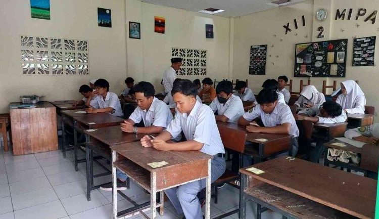 Ujian Madrasah MAN 2 Bantul secara Online untuk Siswa Kelas XII Program Magang Tahun Ajaran 2024/2025