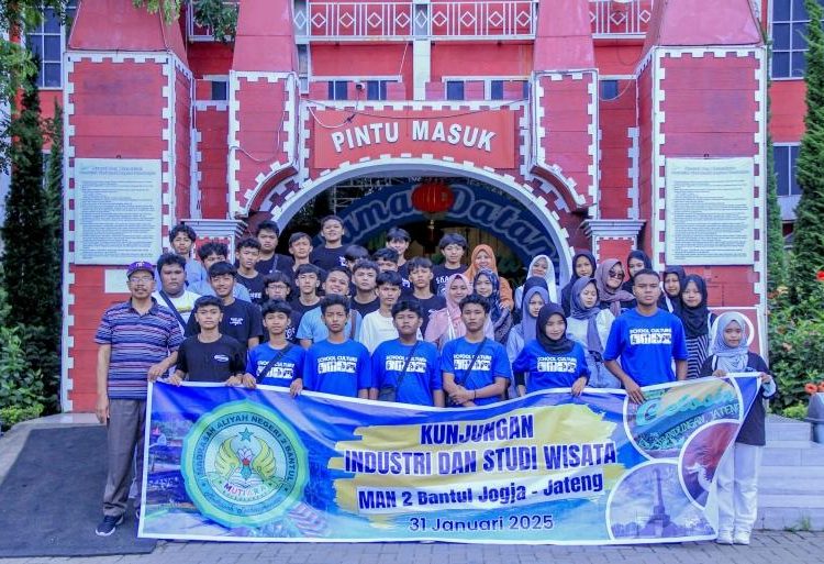 Dunia Industri: Siswa MAN 2 Bantul Lakukan Kunjungan di Jawa Tengah