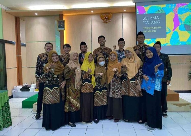 Tingkatkan Kompetensi: Guru SKI MAN 2 Bantul Hadiri MGMP SKI DIY