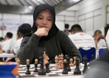 Perjalanan pecatur muda Shafira Devi Herfesa untuk menembus Piala Dunia Catur FIDE Women’s World Cup 2025 sangat luar biasa. Dikenalkan ayahnya olahraga catur sejak umur 3 tahun membuatnya berhasil menjadi salah satu atlet catur berpotensi dan membanggakan Indonesia.(foto:Gilang/kemenpora.go.id)