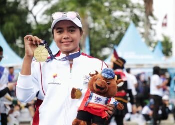Triyaningsih, atlet Kementerian Pemuda dan Olahraga (Kemenpora) yang turun di kategori usia di bawah 45 tahun, kembali berhasil meraih medali emas pada nomor lari 5 kilometer (5K) di ajang Pekan Olahraga Nasional (Pornas) Korpri XVII Tahun 2025, yang digelar di Palembang, Sumatera Selatan, Sabtu (11/10).(foto:raiky/kemenpora.go.id)