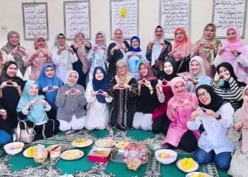 Sejumlah alumni dan kader IPPNU DKI Jakarta mengikuti Temu Alumni Lintas Generasi di Yayasan Mamba'ul 'Ula, Jakarta Timur, Selasa (16/6/2026). Forum tersebut menjadi ruang silaturahmi sekaligus perumusan program sosial dan pemberdayaan masyarakat. Foto: Dok. IPPNU DKI Jakarta.