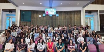Sesi foto bersama sebagai rangkaian Seminar Public Speaking Speak Your Style.