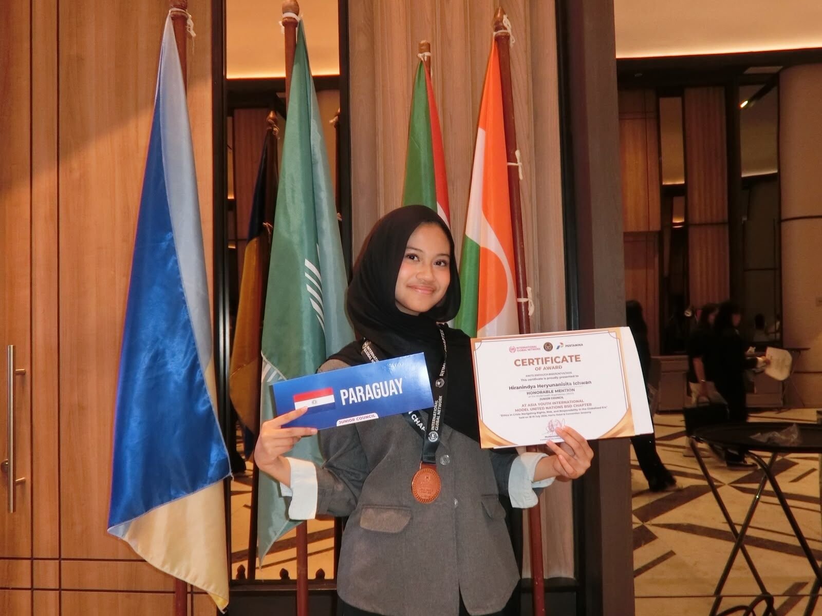 Menginspirasi! Hiranindya Heryunanisita Ichwan Raih Penghargaan Bergengsi di AYIMUN BSD 2026