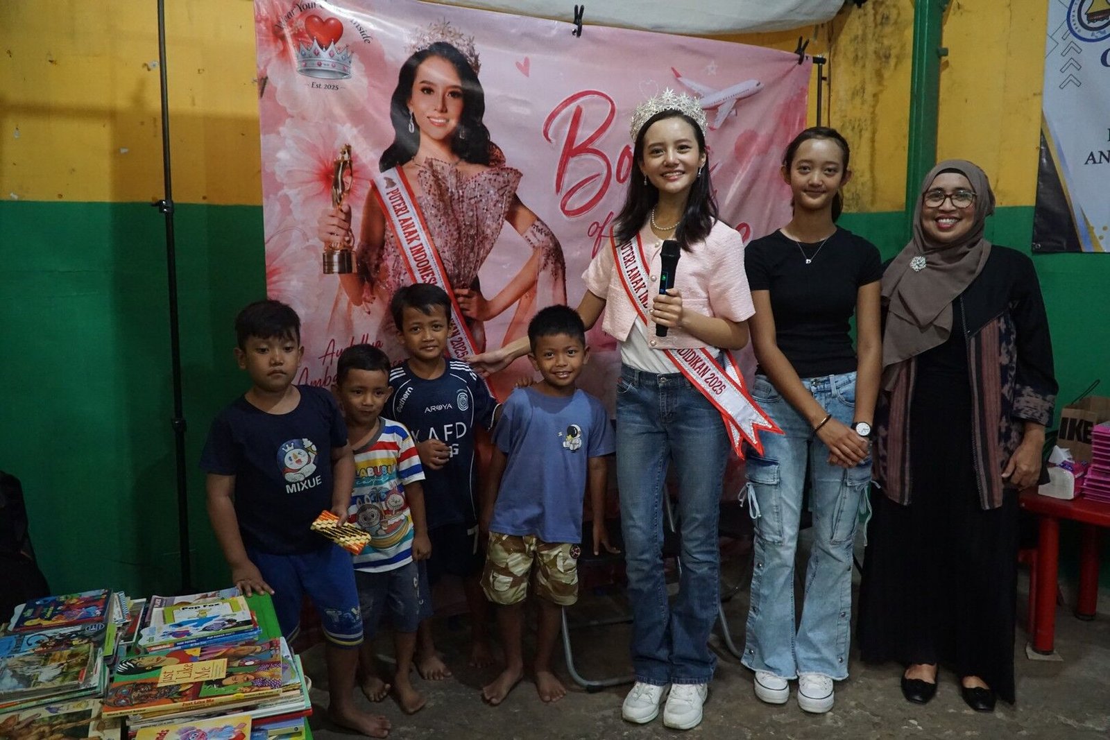 Books of Hope Project: Audellya Membawa Lebih dari 300 Buku Bacaan Bahasa Inggris dari San Diego ke Jakarta.