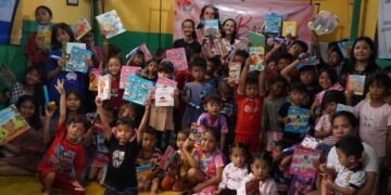 Books of Hope Project: Audellya Membawa Lebih dari 300 Buku Bacaan Bahasa Inggris dari San Diego ke Jakarta.