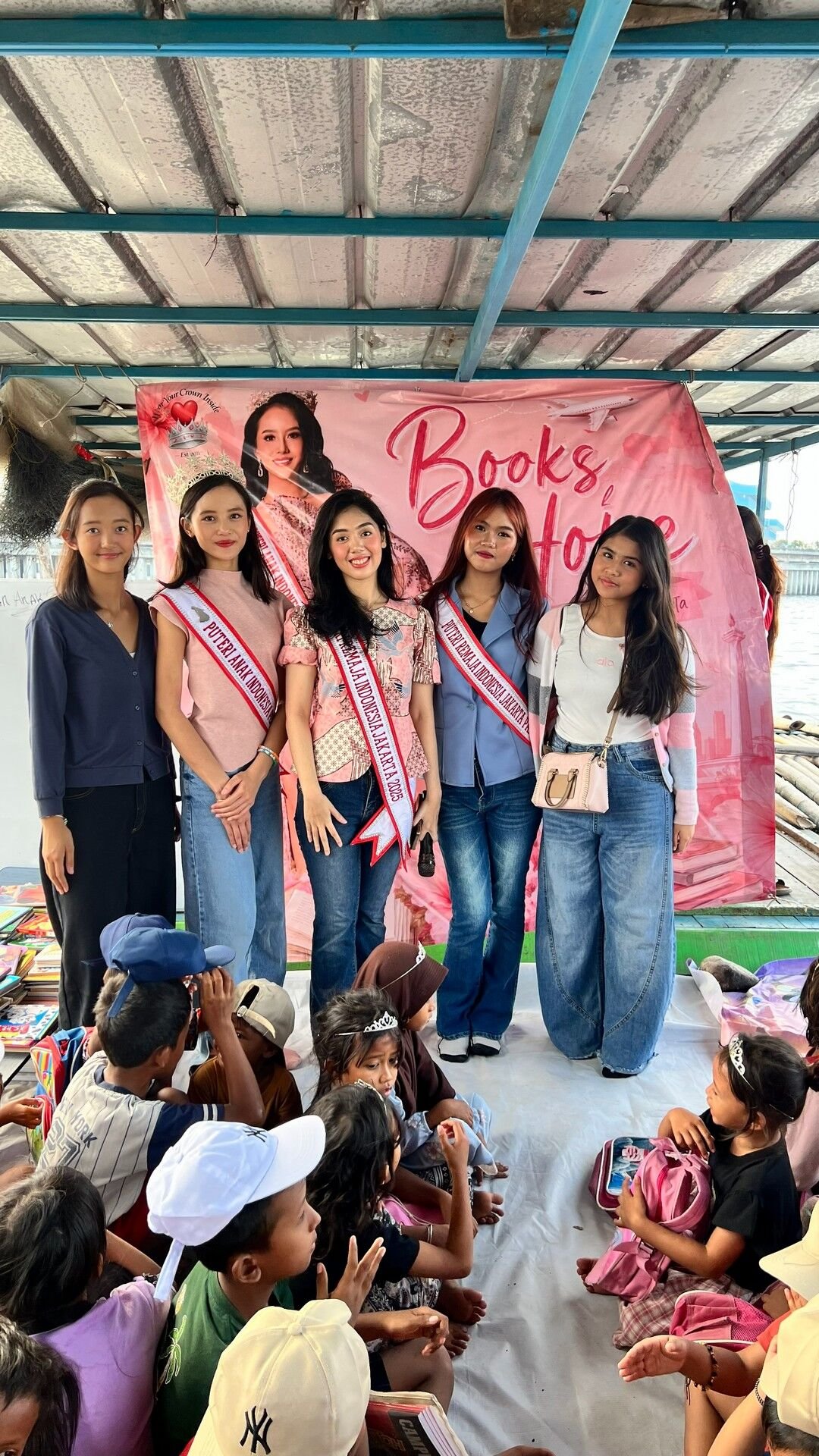 Audellya Ambara Harsono Bawa Ratusan Buku dari Amerika untuk Anak Pesisir di Hari Anak Nasional