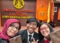 Dr. Moh. Faiz Maulana, M.Si (tengah) bersama anggota Komunitas Puan Menulis, komunitas yang menjadi lokasi penelitian disertasinya tentang praktik menulis perempuan sebagai bentuk produksi pengetahuan feminis. (Dok. Pribadi)