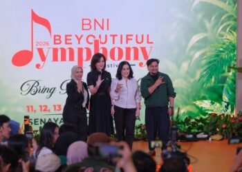 Dari kiri ke kanan: dr. Arti Indira, M.Gizi, Sp.GK, FINEM, Alexandra Askandar (Wakil Direktur Utama PT Bank Negara Indonesia (Persero) Tbk), Vera Febyanthy (Komisaris PT Bank Negara Indonesia (Persero) Tbk), dr. Teuku Adifitrian (dr. Tompi), Sp.B.P.R.E, Subsp. E.L.(K)