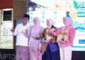 Bunda Literasi Kabupaten Batang Faelasufa Faiz (kedua kanan), meraih penghargaan Gerakan Budaya Gemar Membaca Tingkat Provinsi Jawa Tengah Tahun 2026 Kategori Bunda Literasi dalam Festival Literasi Jawa Tengah di Uptown Mall BSB Kota Semarang.